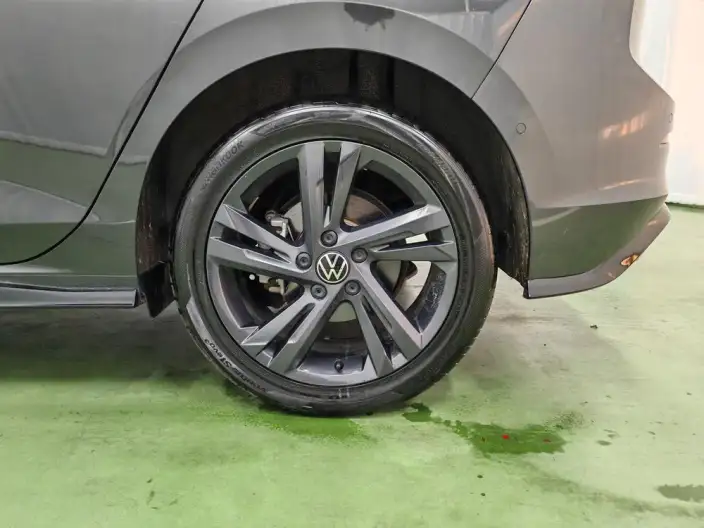 Volkswagen Golf 2023 Model Facelift 280TSI DSG R-Line Lite – фото 9