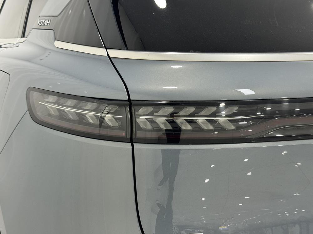 VOYAH FREE 2021 AWD Standard Extended-Range Exclusive Luxury Pack – фото 13