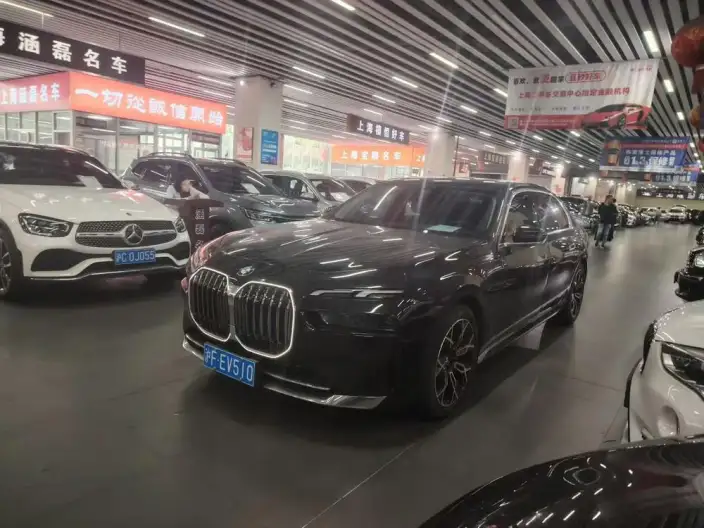 BMW 7 Series 2023 Model 735Li Luxury Set – фото 1
