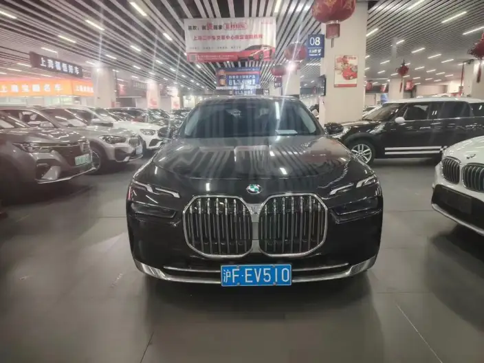 BMW 7 Series 2023 Model 735Li Luxury Set – фото 2