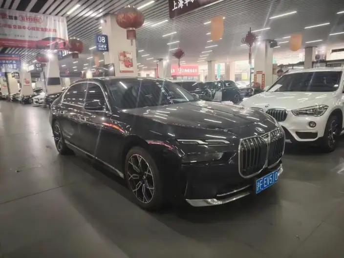 BMW 7 Series 2023 Model 735Li Luxury Set – фото 3