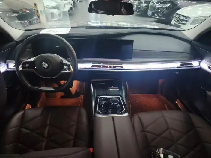 BMW 7 Series 2023 Model 735Li Luxury Set – фото 8