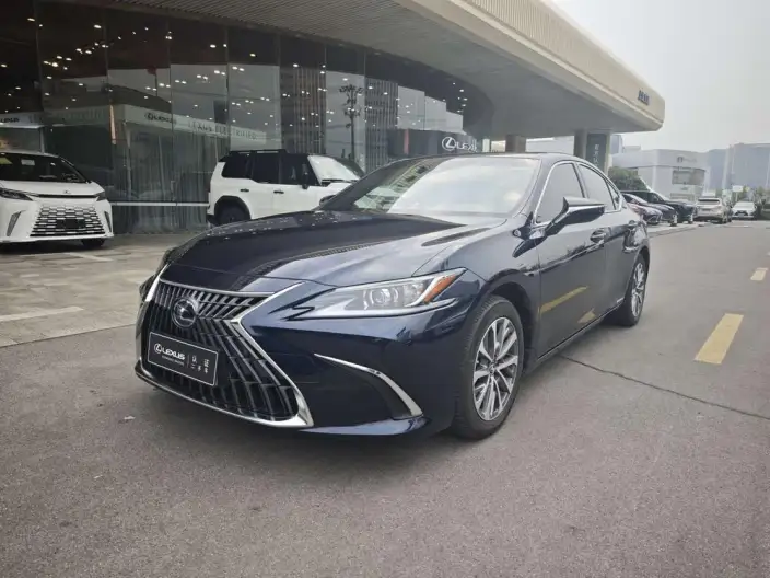 Lexus ES 2021 Model 300h Superior Edition