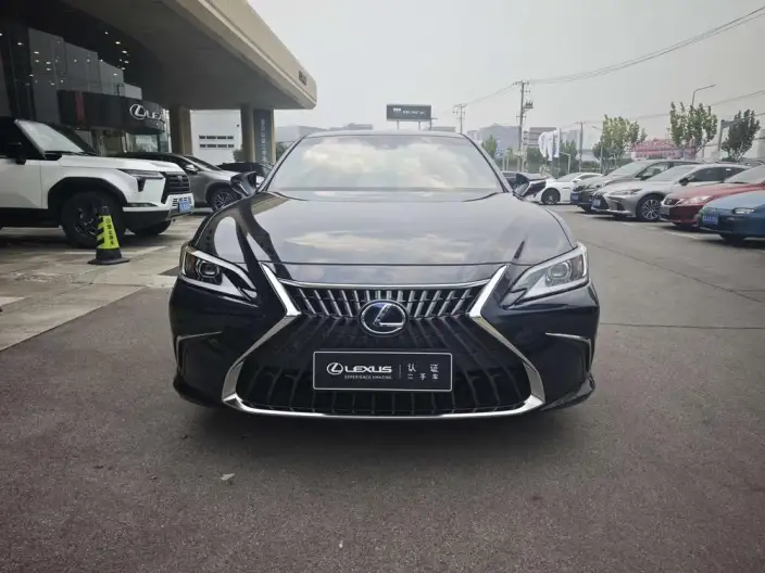 Lexus ES 2021 Model 300h Superior Edition