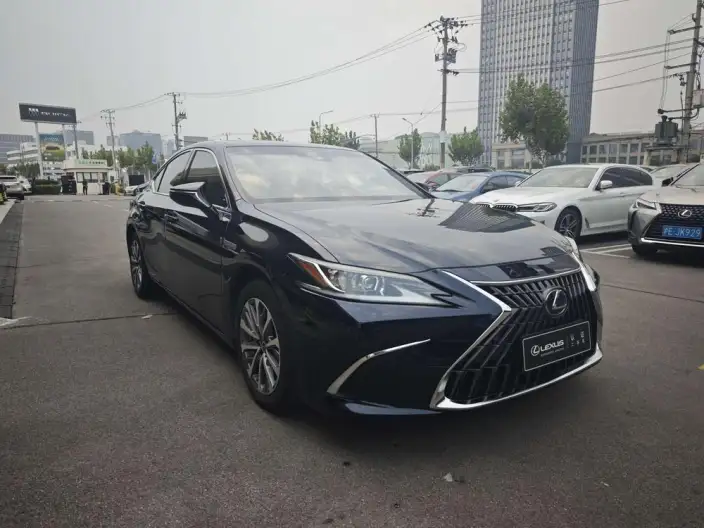 Lexus ES 2021 Model 300h Superior Edition
