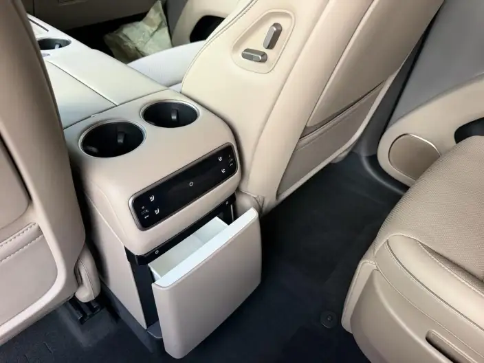 Li Auto i8 2025 Model Standard Edition – фото 9