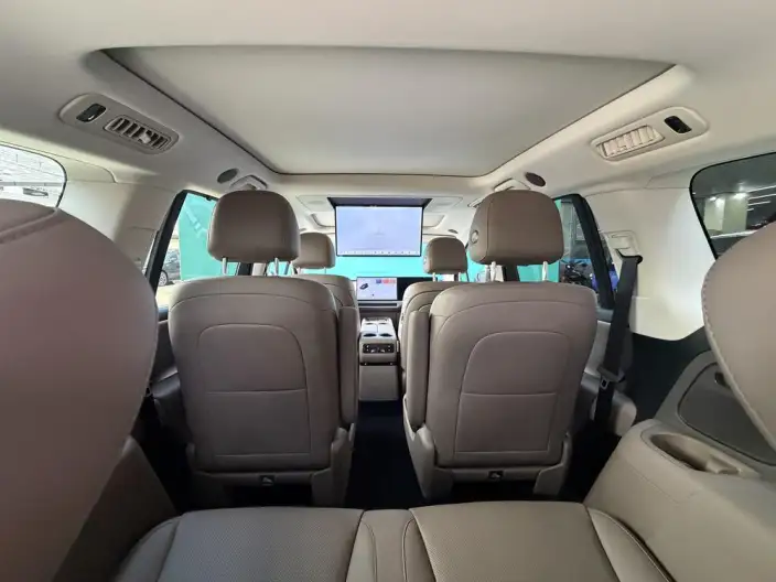Li Auto i8 2025 Model Standard Edition – фото 10