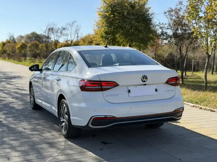Volkswagen Lavida 2023 Model 1.5L Automatic Five million editions – фото 4