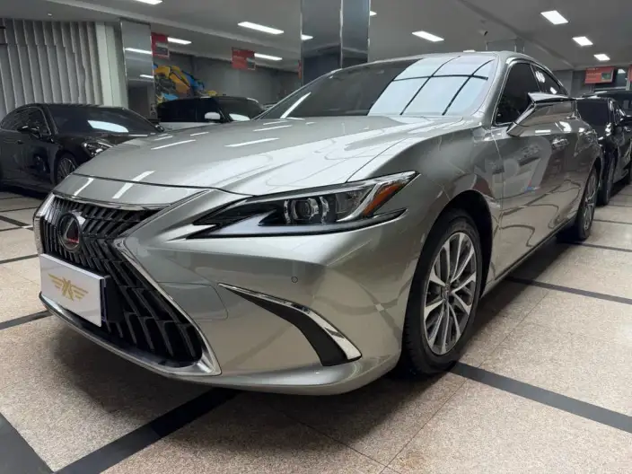 Lexus ES 2022 Model 300h Superior Edition