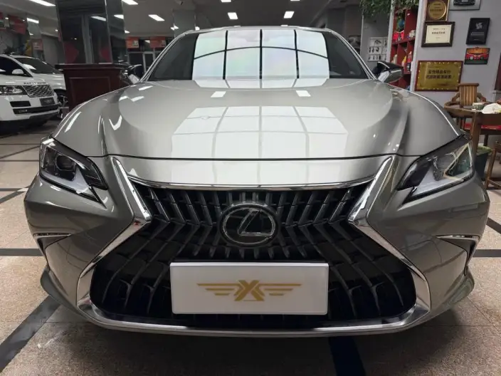 Lexus ES 2022 Model 300h Superior Edition