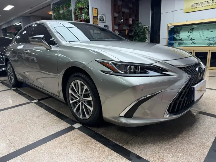 Lexus ES 2022 Model 300h Superior Edition