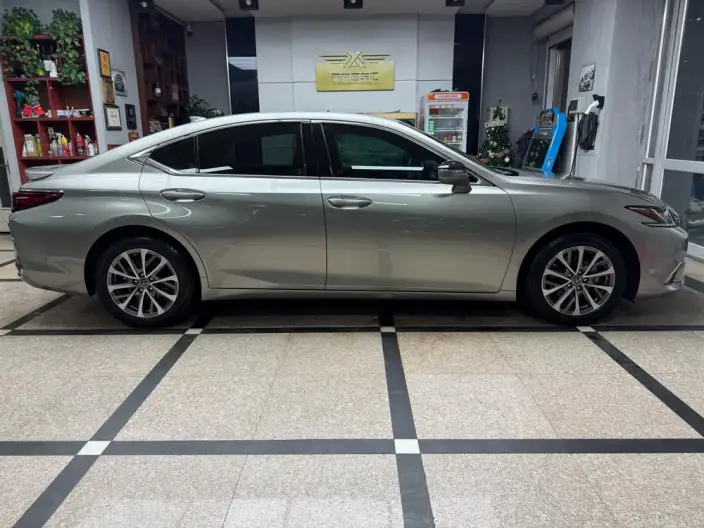 Lexus ES 2022 Model 300h Superior Edition – фото 7