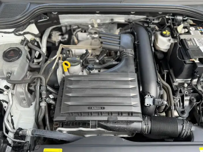 Volkswagen Golf 2023 Model 280TSI DSG R-Line Lite – фото 9