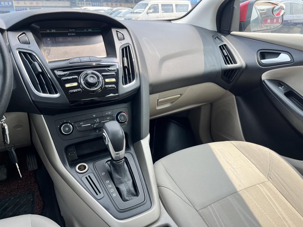 Ford Focus 2015 модификация Тройная литиевая батарея кузов 1.6L автоматическое Comfort – фото 7