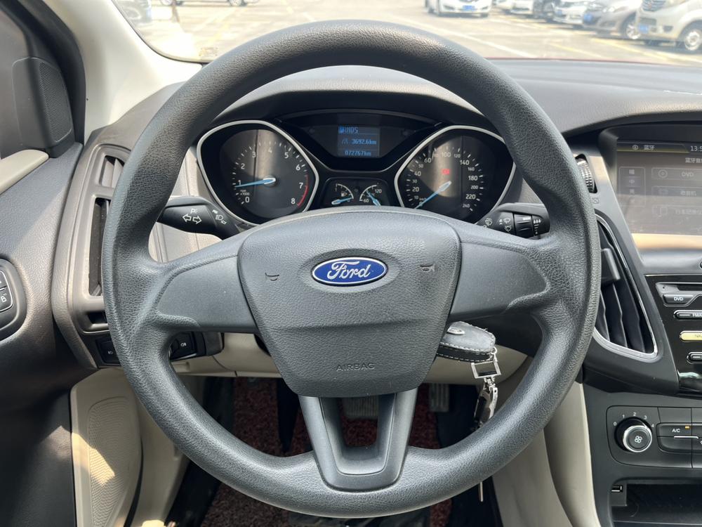 Ford Focus 2015 модификация Тройная литиевая батарея кузов 1.6L автоматическое Comfort – фото 9