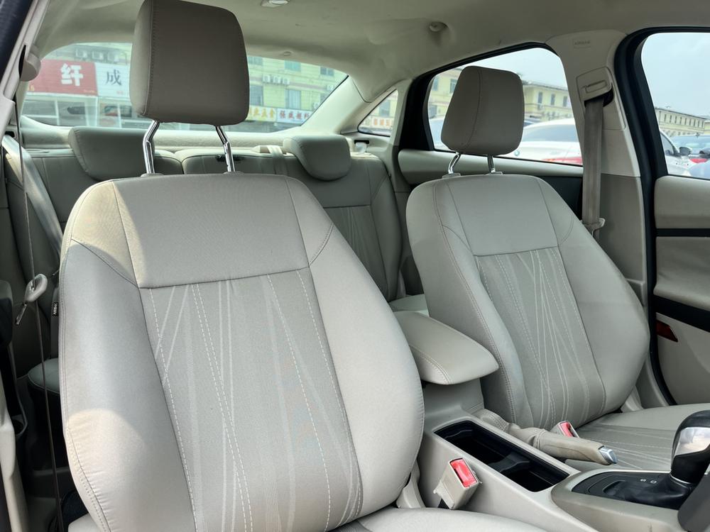 Ford Focus 2015 модификация Тройная литиевая батарея кузов 1.6L автоматическое Comfort – фото 12