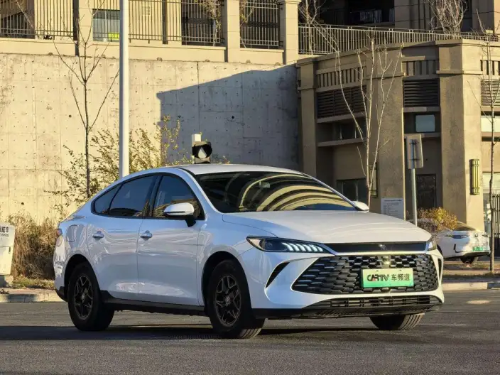 BYD Qin PLUS DM 2025 Model Smart Driving Edition DM-i 55KM Leading Model – фото 3