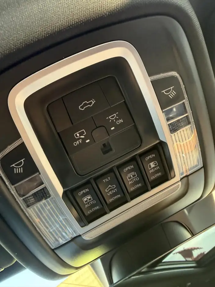 RAM Trucks 2024 Model 5.7L Automatic 4WD 5 seat Parallel Imported – фото 8
