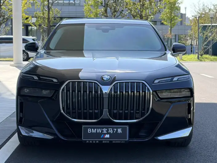 BMW 7 Series 2023 Model 735Li M Sports Set – фото 2