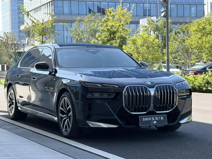 BMW 7 Series 2023 Model 735Li M Sports Set – фото 3