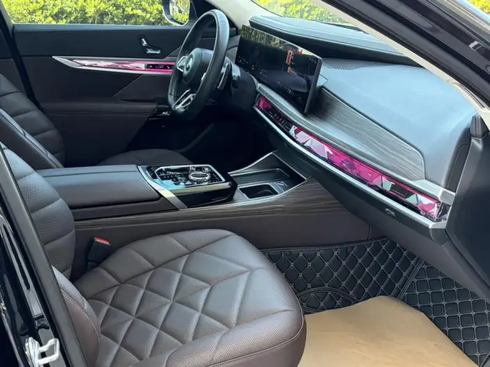 BMW 7 Series 2023 Model 735Li M Sports Set – фото 9