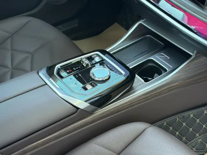 BMW 7 Series 2023 Model 735Li M Sports Set – фото 10