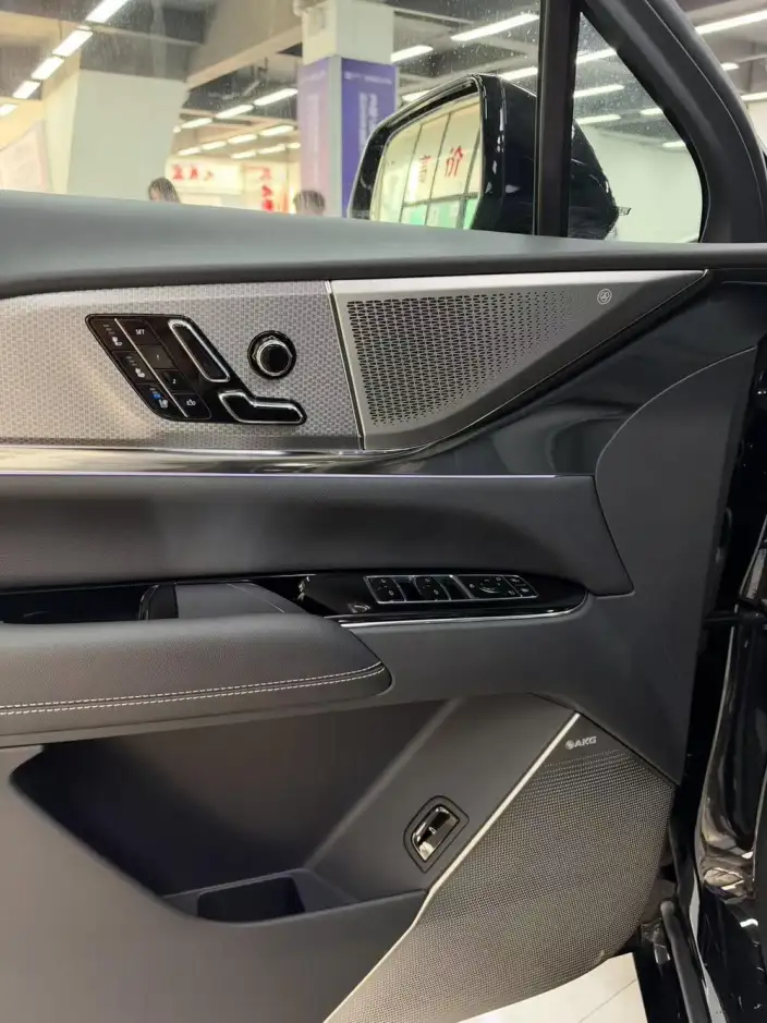 Cadillac XT5 2025 Model 28T 4WD Noble Model – фото 7