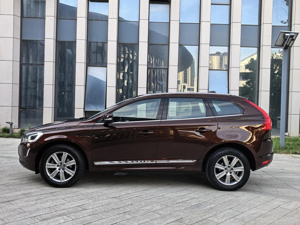 Volvo XC60 2015 T5 AWD Smart Far – фото 4