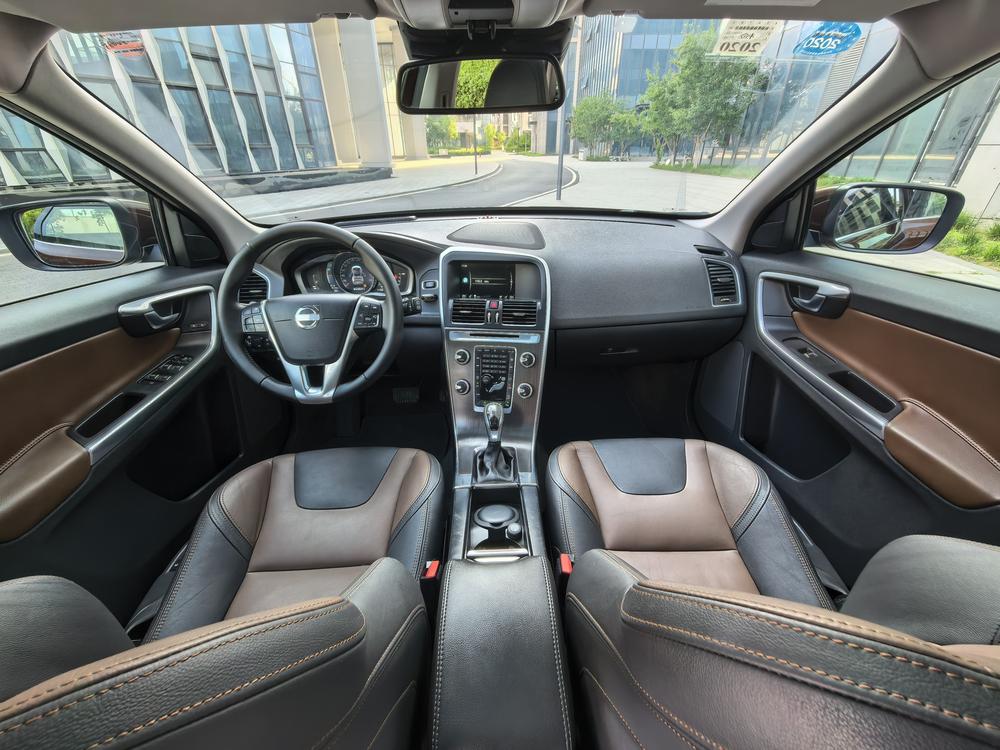 Volvo XC60 2015 T5 AWD Smart Far – фото 8
