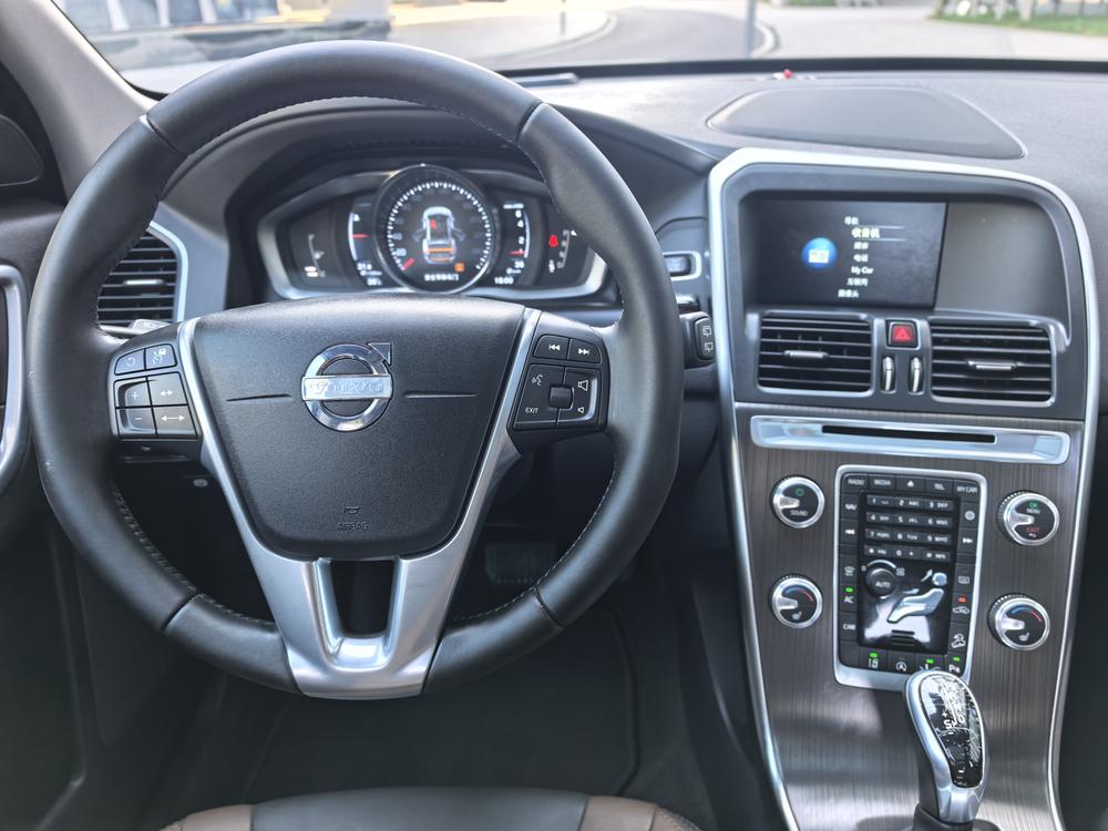 Volvo XC60 2015 T5 AWD Smart Far – фото 10