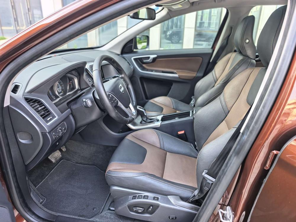 Volvo XC60 2015 T5 AWD Smart Far – фото 11