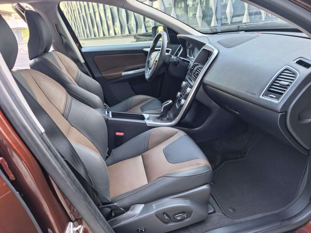 Volvo XC60 2015 T5 AWD Smart Far – фото 15