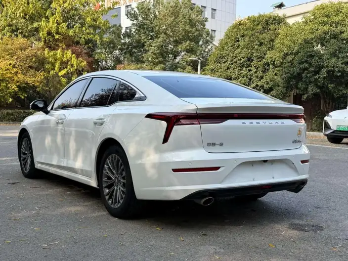 BESTUNE B70 2023 Model Third generation 1.5T Automatic Enjoy Edition Model 70th Anniversary Memorial Edition – фото 5