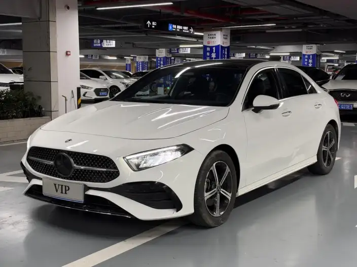 Mercedes-Benz A-class 2023 Model A 200 L Sports sedan Fashion Edition – фото 1