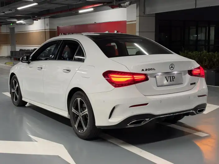 Mercedes-Benz A-class 2023 Model A 200 L Sports sedan Fashion Edition – фото 4