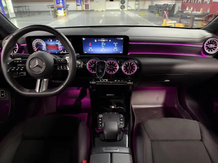 Mercedes-Benz A-class 2023 Model A 200 L Sports sedan Fashion Edition – фото 9
