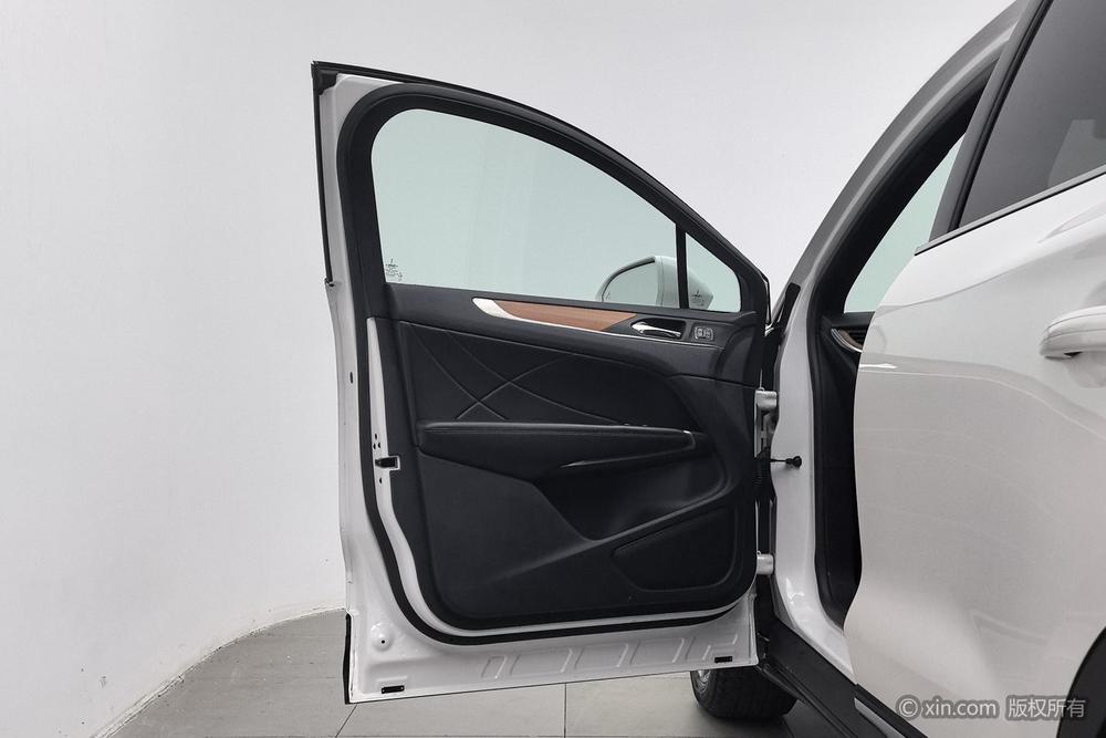 Lincoln MKC 2018 2.0T FWD Prestige – фото 21