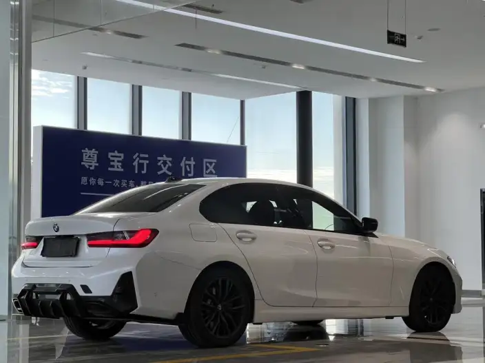 BMW 3 Series 2023 Model 330i M Sports Night Set – фото 6