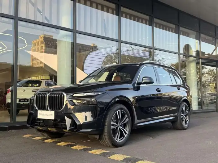 BMW X7 2023 Model xDrive40i Exclusive Model M Sports Set – фото 1