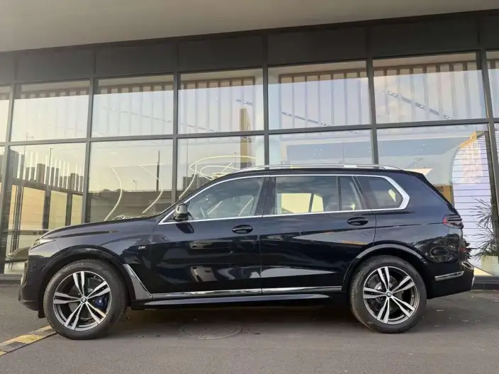 BMW X7 2023 Model xDrive40i Exclusive Model M Sports Set – фото 3