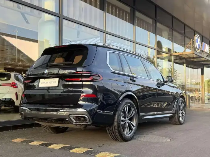 BMW X7 2023 Model xDrive40i Exclusive Model M Sports Set – фото 5