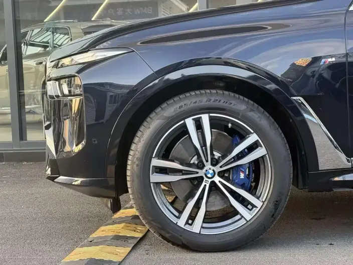 BMW X7 2023 Model xDrive40i Exclusive Model M Sports Set – фото 6