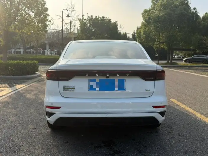 Geely Emgrand 2025 Model No. 4 Gen 1.5L CVT Star Glory Edition – фото 6