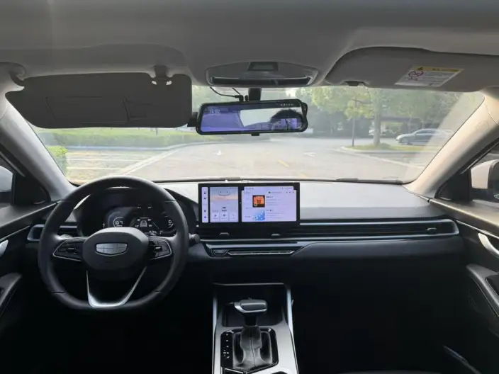 Geely Emgrand 2025 Model No. 4 Gen 1.5L CVT Star Glory Edition – фото 9