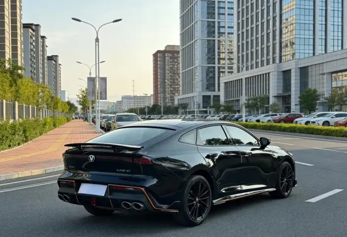 Changan UNI-V 2023 Model 1.5T Sports Edition – фото 6
