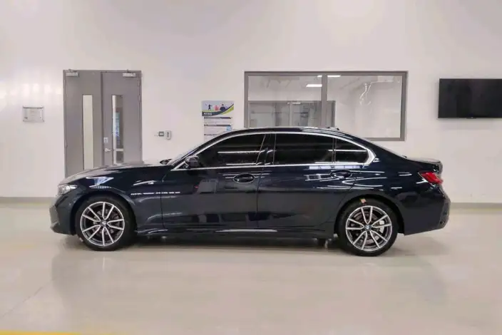 BMW 3 Series 2026 Model 325Li M Sports Set – фото 3