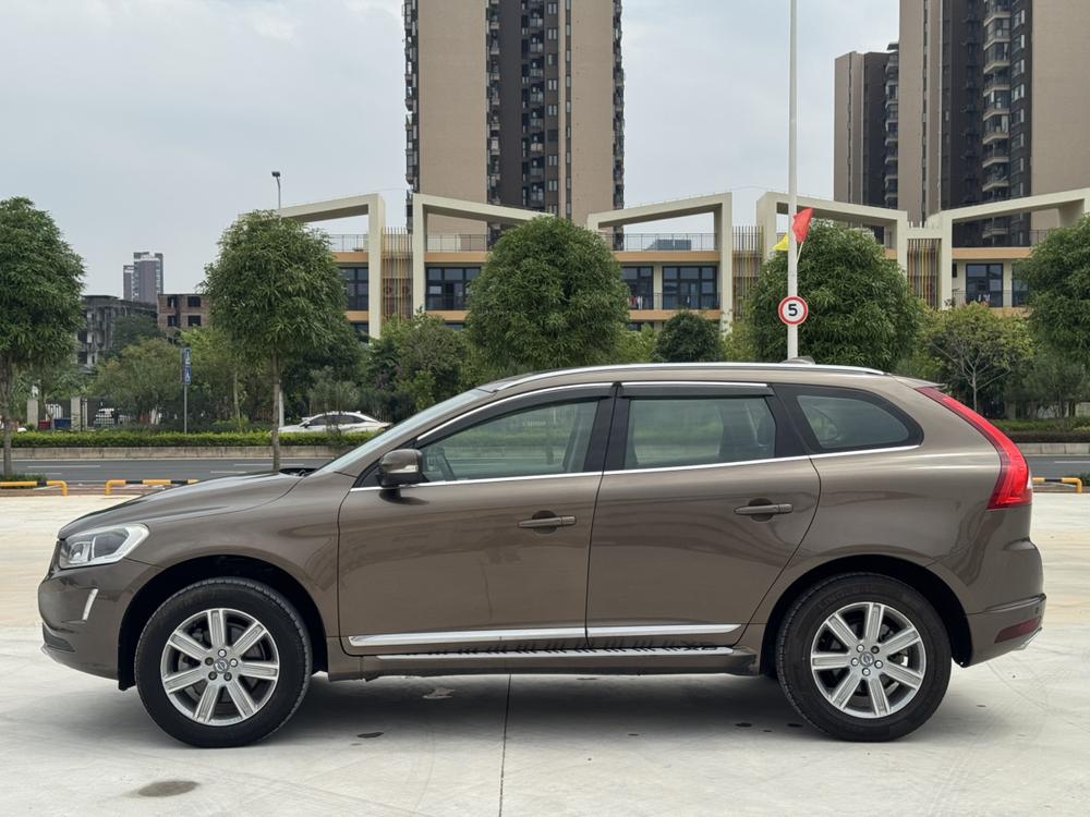 Volvo XC60 2015 T5 AWD Smart Far – фото 4