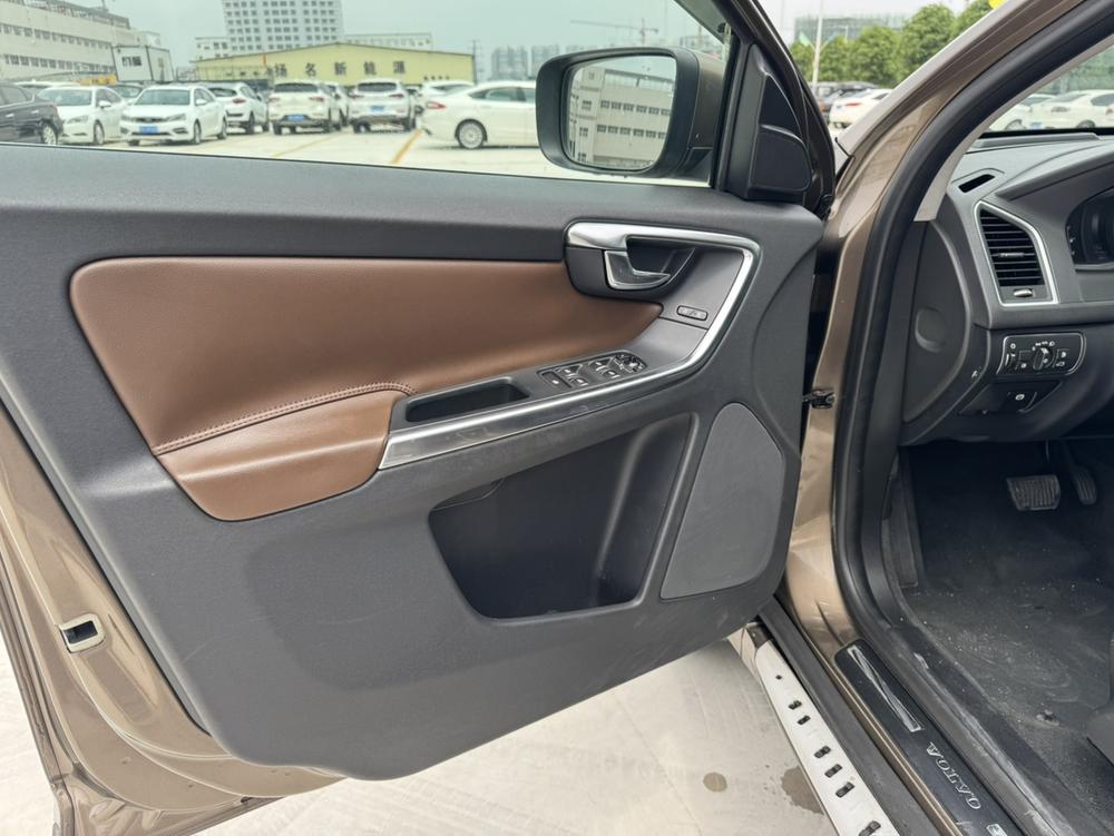 Volvo XC60 2015 T5 AWD Smart Far – фото 9