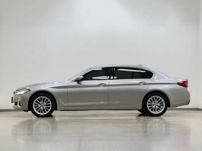 BMW 5 Series 2022 Model 525Li Luxury Set – фото 4