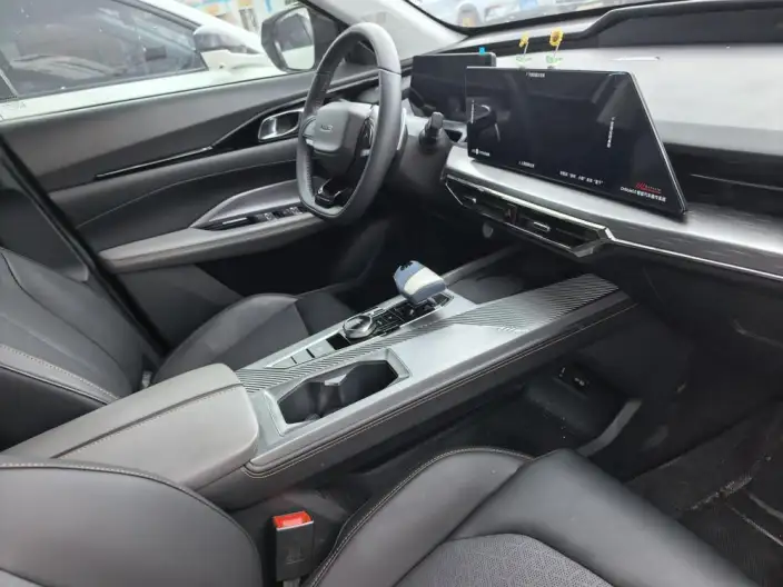 Changan Auchan Z6 2022 Model Blue whale 1.5T DCT Smart Edition Model – фото 10